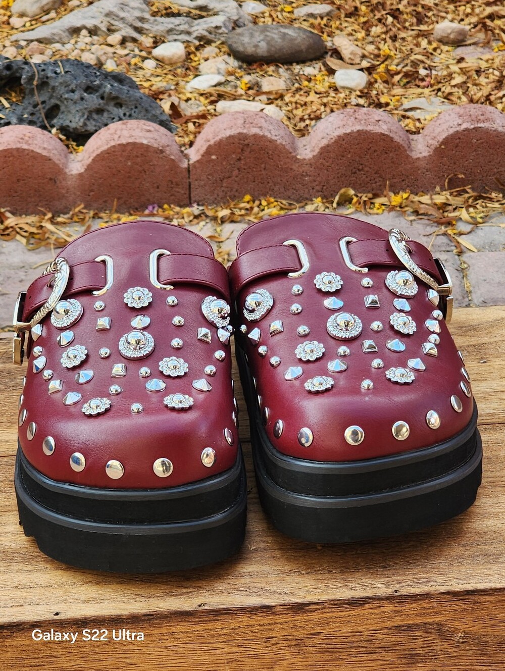 Azalea Wang Women's Swiftly Studded Burgundy Platform Clog with Buckle Size 6.5 - Picture 5 of 8